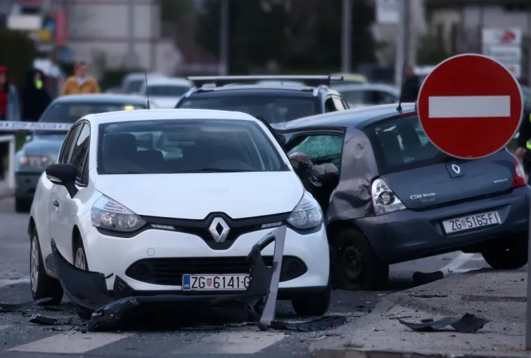 SUDAR NEKOLIKO VOZILA KOD VELIKE MLAKE: Jedna osoba poginula