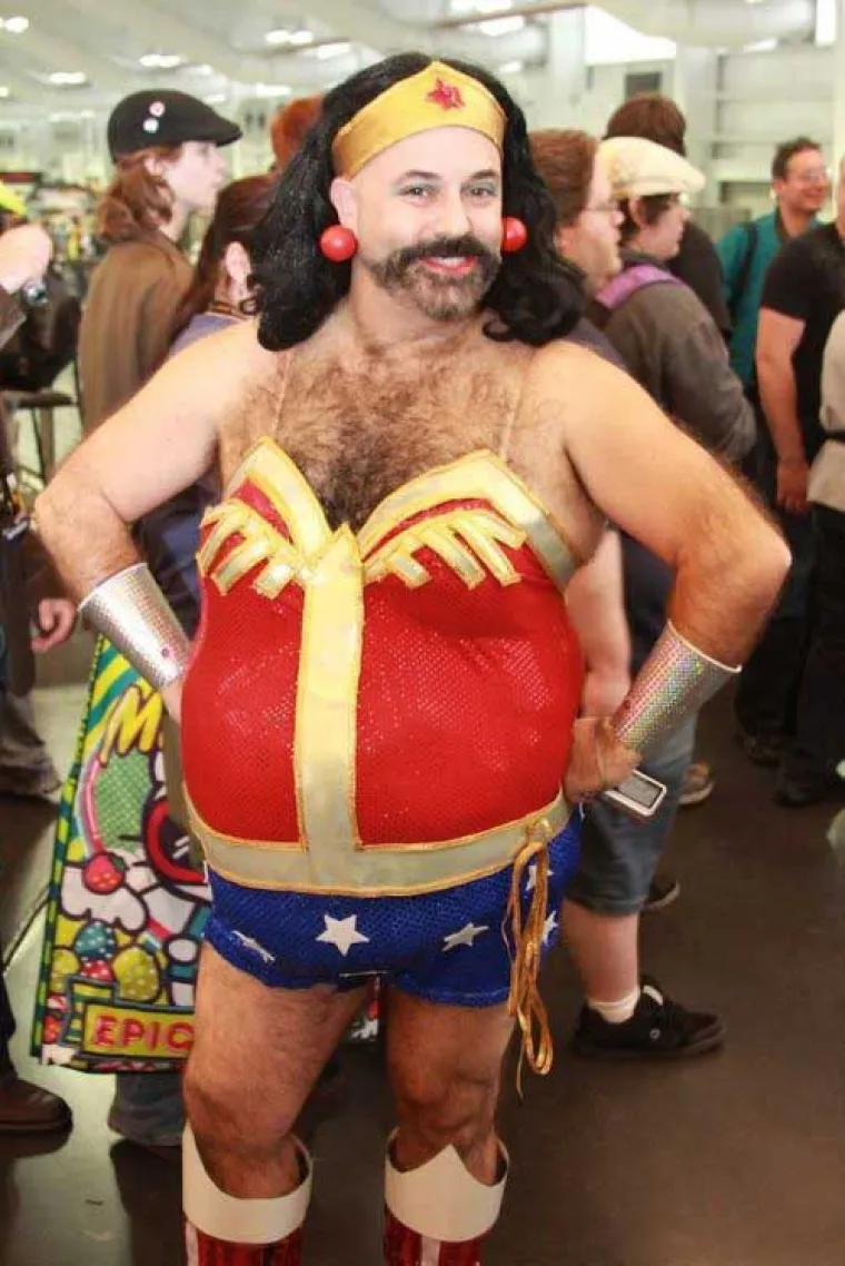 Kostim superheroja podrazumijeva i veliku odgovornost, no s njom se ne mogu baš svi nositi pa možda ne bi trebali niti nositi ovakve kostime.