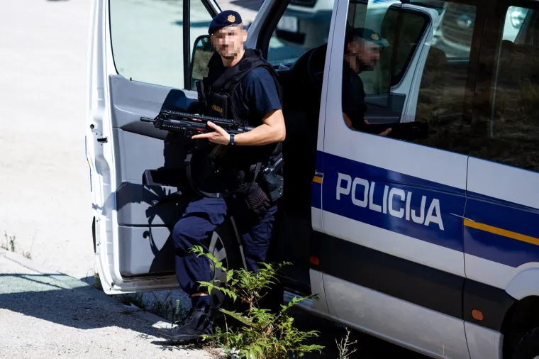 Specijalci tragaju za odbjeglim osumnjičenikom za ubojstvo