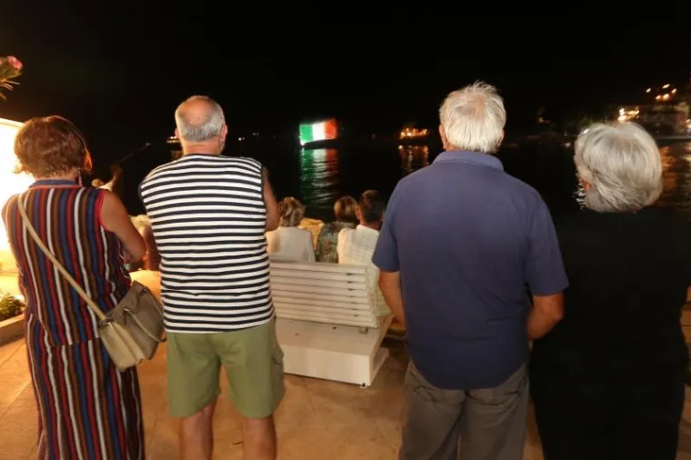Hologram Stipe Petrine obratio se biračima