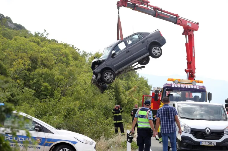 STRAVIČNA NESREĆA NA JADRANSKOJ MAGISTRALI: Tri osobe poginule u sudaru kod Sibinja Krmpotskog