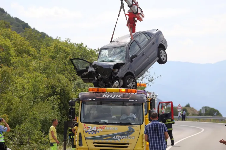 STRAVIČNA NESREĆA NA JADRANSKOJ MAGISTRALI: Tri osobe poginule u sudaru kod Sibinja Krmpotskog