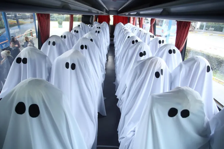 14.11.2017., Zagreb - Kreativci za bolje sutra organizirali su akciju "Odljev duhova proslošti" u kojoj je autobus s duhovima sa zagrebačkog autobusnog kolodvora otišao iz Hrvatske.