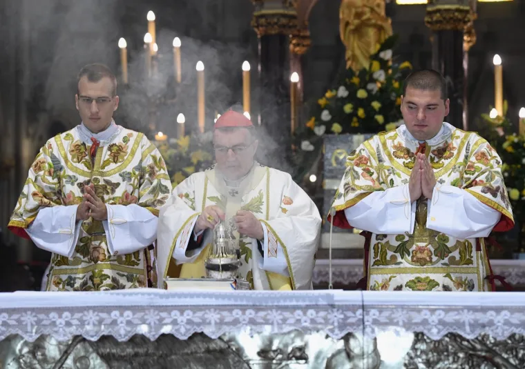 Uskrsno euharistijsko slavlje u katedrali predvodio je nadbiskup zagrebacki kardinal Josip Bozanic. Photo: Marko Lukunic/PIXSELL