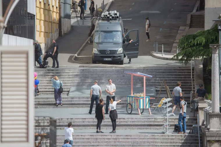 RIJEKA POD OPSADOM HOLIVUDSKIH FILMAŠA: Crni kombi sjurio se stepenicama u centru grada
