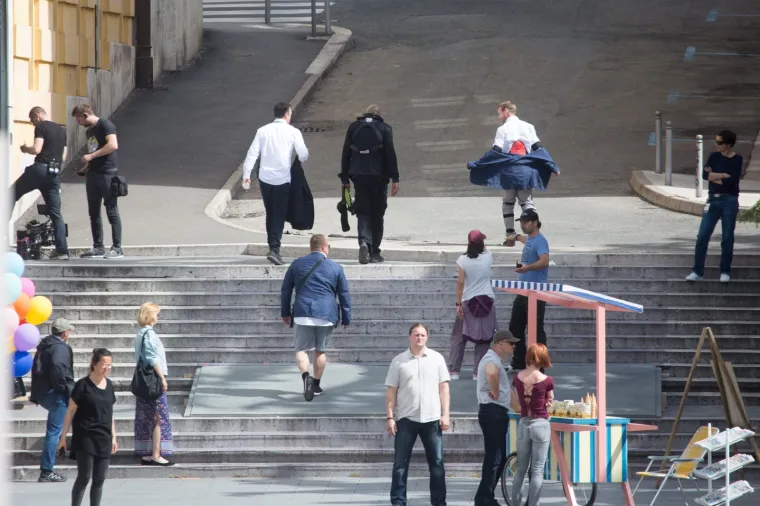 RIJEKA POD OPSADOM HOLIVUDSKIH FILMAŠA: Crni kombi sjurio se stepenicama u centru grada