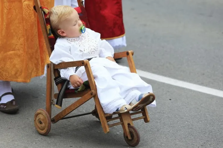 TRADICIJA SE NASTAVLJA: Održana svečana povorka povodom 50. Đakovačkih vezova