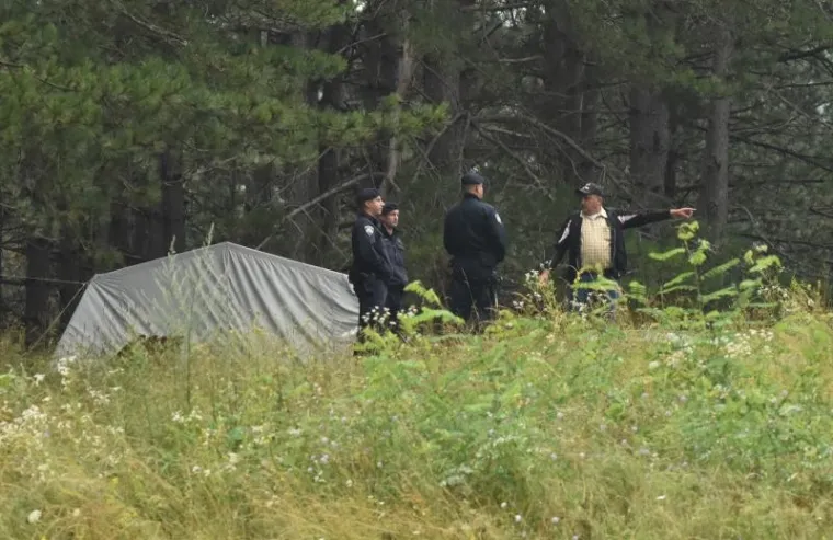 Jake snage policije uklonile pravaše i njihov šator