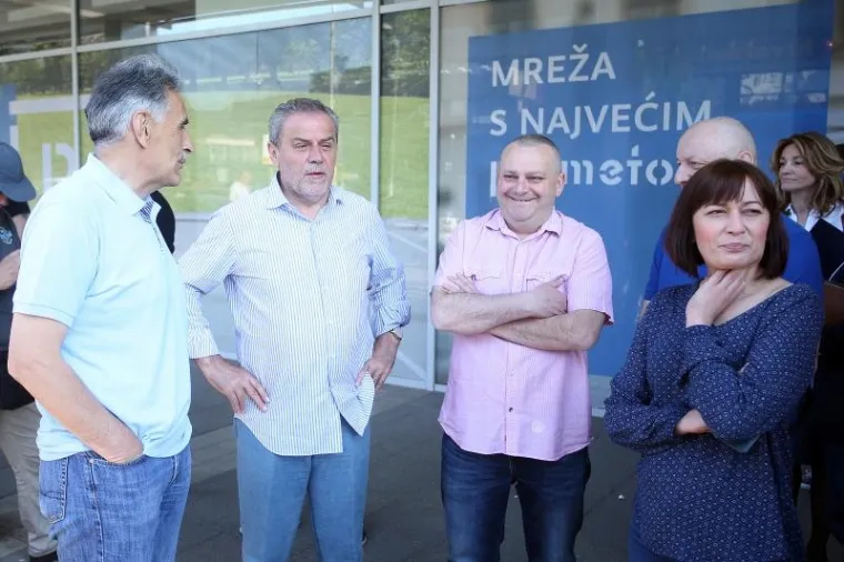 POGLEDAJTE HOLDINGOV URED NA KOTAČIMA: U njemu Zagrepčani mogu plaćati račune, kupovati pokaze...
