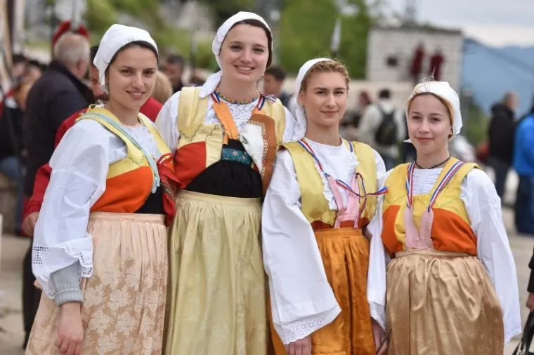 ČUVARI KRISTOVA GROBA: Pogledajte kako je danas bilo na Festivalu žudija u Kominu