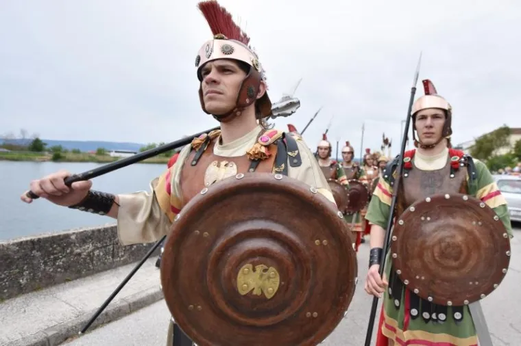 ČUVARI KRISTOVA GROBA: Pogledajte kako je danas bilo na Festivalu žudija u Kominu