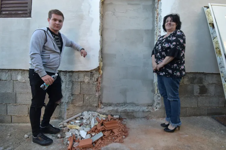 MUŠKARAC OSTAO ZAZIDAN U VLASTITOJ KUĆI: Izgubio je sudski spor oko imovine sa svojim sestrama