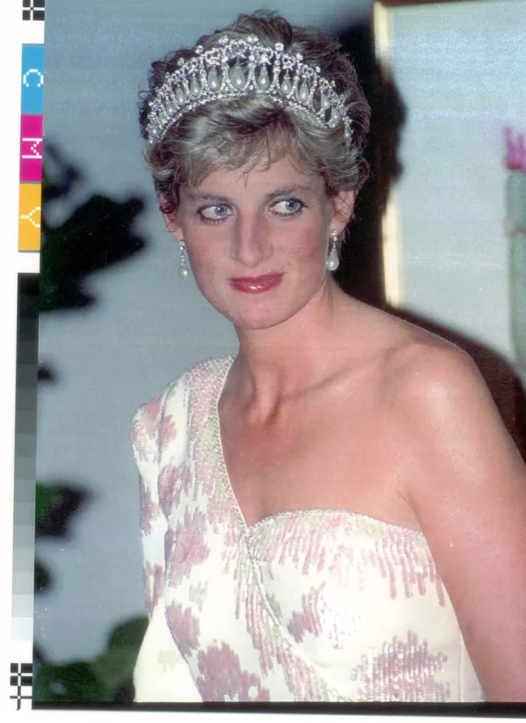 KATE ZABLISTALA S TIJAROM POKOJNE SVEKRVE: Diana ju je nosila u brojnim prilikama, a buduća kraljica nastavlja tradiciju