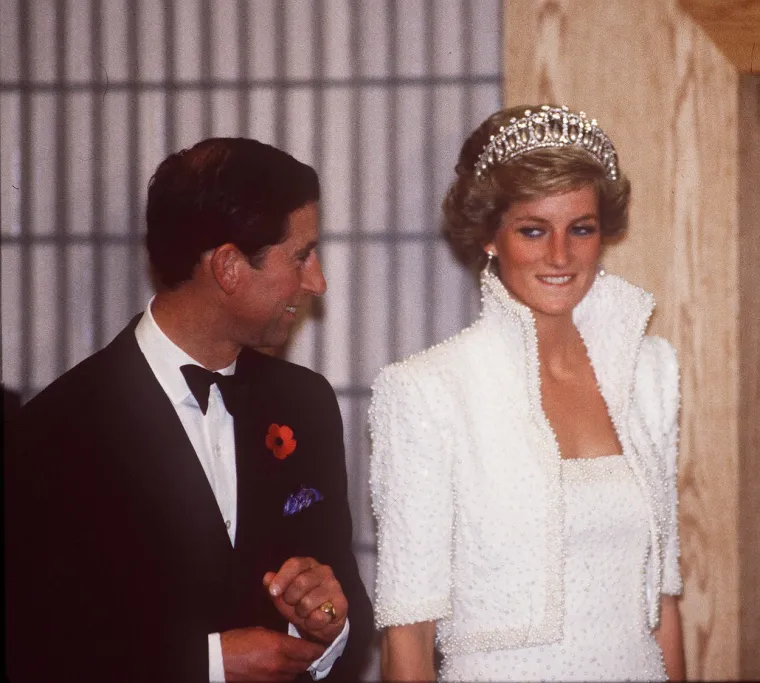 KATE ZABLISTALA S TIJAROM POKOJNE SVEKRVE: Diana ju je nosila u brojnim prilikama, a buduća kraljica nastavlja tradiciju