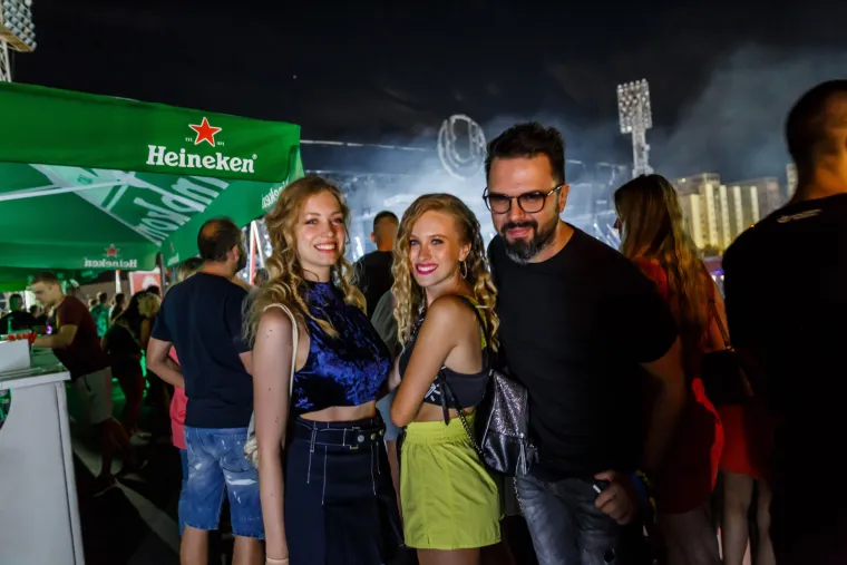 Početkom prosinca Domenica je za RTL komentirala moguće vjenčanje svoje najbolje prijateljice. Tom je prilikom priznala da su već počele pričati o tome, što je iz današnje perspektive sasvim logično. Jer ako je Hana trudna 12 tjedana, znači da je zatrudnjela u studenome. Domenica je tom prigodom rekla: &quot;Ja sam rođena spremna! Nekako su nas dvije, i prije nego što sam krenula pjevati, svi zvali paketić. Svugdje smo dolazile skupa i već sad počinjemo pričati o tome - što mi je pomalo zastrašujuće jer koliko već imamo godina. Eto, valjda će biti i to.&quot;
