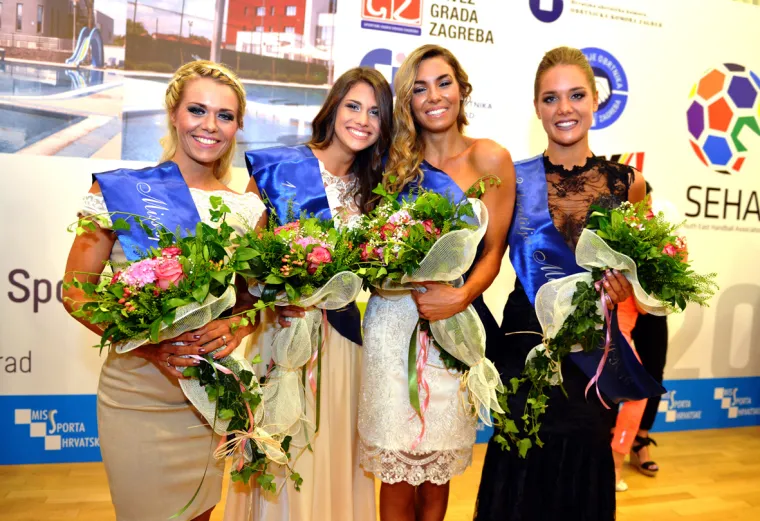 Prekrasne sportašice pozirale nasmijane i sretne.