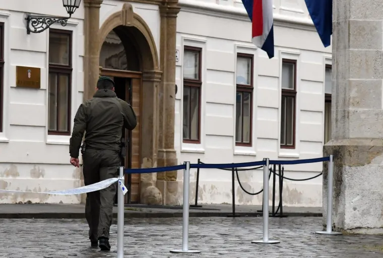 POLICAJAC UPUCAN NA MARKOVOM TRGU: Počinitelj se kasnije ubio