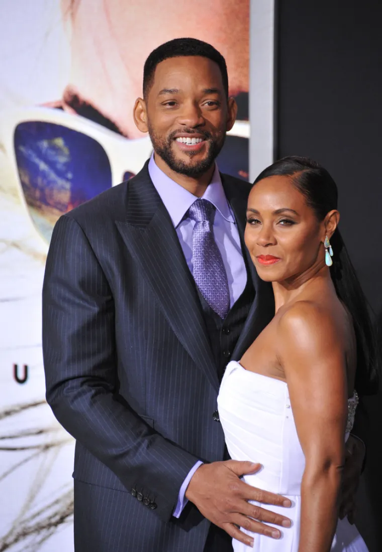Will Smith (53) i Jada Pinkett Smith (50) u braku su 24 godine, par ima dvoje djece Willow i Jadena.
Nedavno je ovaj par javno priznao da žive u otvorenom braku. &quot;Jada nikad nije vjerovala u konvencionalni brak.Jada je imala članove obitelji koji su imali nekonvencionalan odnos&quot;, otkrio je Will za časopis GQ te dodao: &quot;Jada je odrasla na način koji je bio vrlo drugačiji od načina na koji sam ja odrastao&quot;, ispričao je glumac koji i dalje podržava i voli svoju ženu bez obzira na to što imaju nekonvencionalan brak.