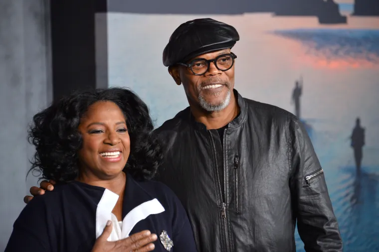 Samuel L. Jackson (73) i LaTanya (72) u braku su već 48 godina, imaju kćer Zoe.
Snažna žena ovog holivudskog glumca pomogla mu je da pobijedi ovisnost o heroinu, zadržala ga je na putu s kojeg bi vrlo često znao skrenuti. Ovaj par jedan je od najdugovječnijih u Hollywoodu...
