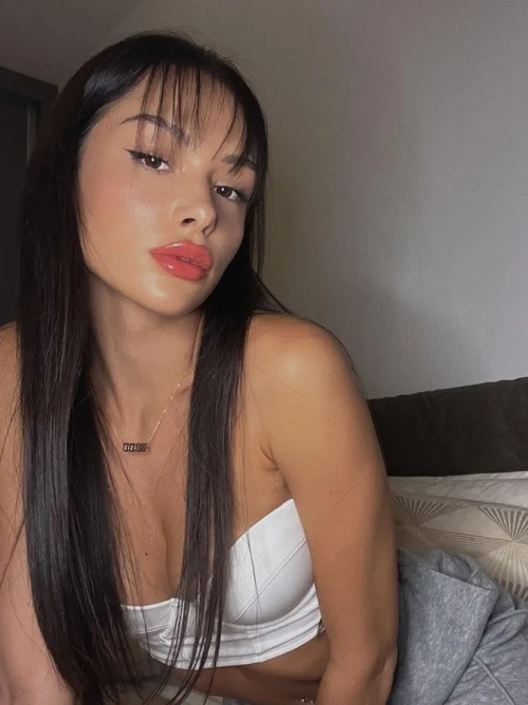 Anja se od malih nogu zanima za fitness, a od 17. godine ozbiljno trenira. Završivši IFBB fitness tečaj i proučivši pravilnu prehranu, započela je preobražaj vlastitih tjelesnih ciljeva. 