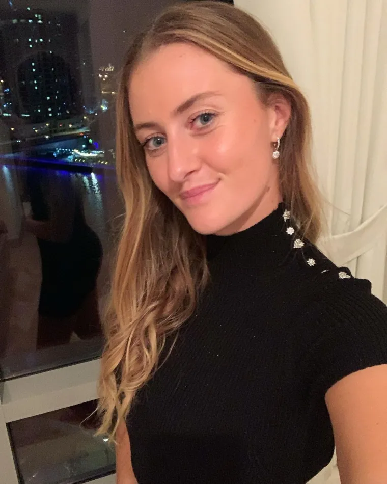 Ova seksi sportašica jednom je prilikom izjavila da je ponosna na svoje podrijetlo te je ispričala da su je iz Srbije zvali da igra za njihovu tenisku reprezentaciju. Međutim, Mladenovic je priznala da nikada ne bi igrala za Srbiju.

&quot;U Francuskoj sam rođena i nikad nisam živjela u bivšoj Jugoslaviji. Tata se vrlo brzo naturalizirao kao Francuz. U glavi sam Francuskinja, a u srcu Srpkinja&quot;, rekla je tenisačica za jedan teniski portal 2017.