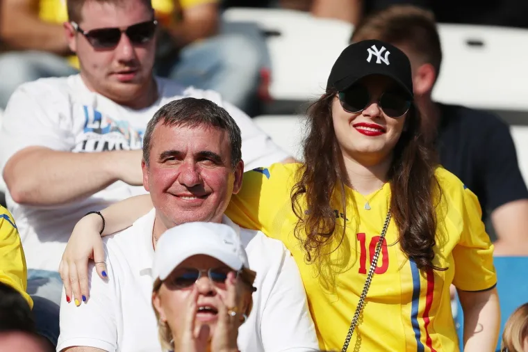 LEGENDE GLEDAJU SUSRET HRVATSKE I RUMUNJSKE: Hagi, Šuker, Costacurta i ostali uživali u sjajnom otvaranju