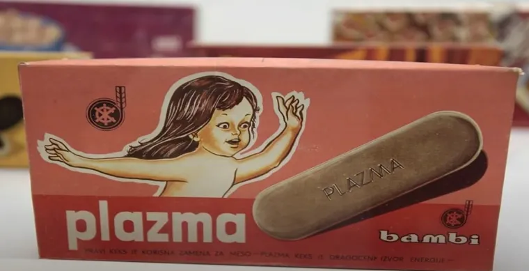 Tutavac otkriva kako je nastao Plazma keks, a kako Plazma: &quot;“Da, sve je to od mene poteklo. Moša i ja smo se dogovorili da ćemo raditi proizvode koji bi bili veće nutritivne vrijednosti. Dobio sam neke časopise iz Amerike i vidio sam sastav vitamina i minerala u jednom proizvodu za mršavljenje. U tom razvoju došlo je i do Plazma keksa. Domaćica je moj prvijenac, diplomski rad. Od nje su počela sva moja razmišljanja o novim proizvodima. Domaćica je, poslije Plazme, najprodavaniji keks na jugoslavenskom tržištu. Svi su poslije to kopirali i davali ime Domaćica jer se ranije to nije štitilo, tako da se sad Domaćica, kao i Plazma, radi u raznim varijantama&quot;. Iako Tutavac nije zaštitio svoj izum nazivom, uspio je dogovoriti s Talijanima da se njihov keks zove Plazma, bez obzira što mu receptura nema veze s Plazmom. 