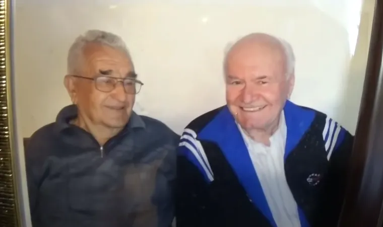 Za spomenuti dokumentarac za RTV Biser izjavio je: &quot;Prva prava Plazma je iz linije izašla 1969. godine. Sve do te godine to nije bila ova Plazma. I tada je bilo malo polemike jer su dva stručnjaka iz Žitostiga htjela nametnuti drugu recepturu. Međutim, ja sam uspio i napravio Plazmu kakvu treba. Plazma je u to vrijeme imala sve komponente osim koloidnog željeza. Bio je to ferosulfat, umjesto koloidnog željeza tako da je ona imala malo drugačiji sastav, za nijansu. To je imalo svoj poseban okus i miris i nije bila slatka jer sam išao s drugim šećerima: s dekstrozom, drugim komponentama. Da bude manje slatka, da je se više može pojesti. To i jest suština Plazme, da nije nametljivo slatka. I nije samo Plazma. Mi smo napravili i Belvit keks&quot;.