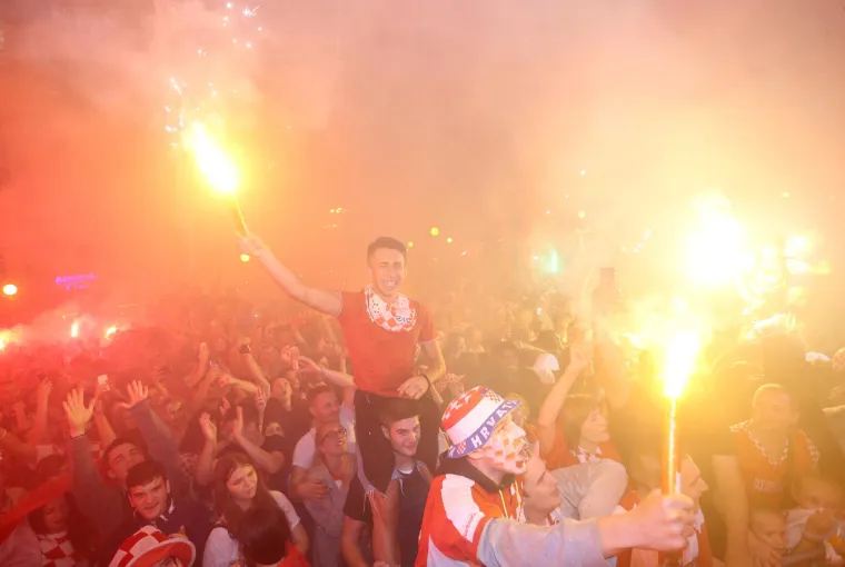Prije 5 godina Hrvatska je gorjela! Mandžukić u 109.  minuti, odojak pred hotelom, suze Vatrenih. Prisjetite se