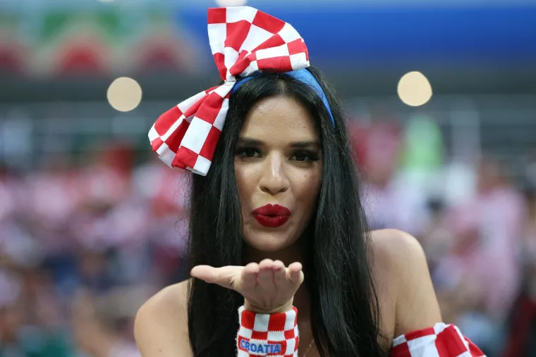 Prije 5 godina Hrvatska je gorjela! Mandžukić u 109.  minuti, odojak pred hotelom, suze Vatrenih. Prisjetite se