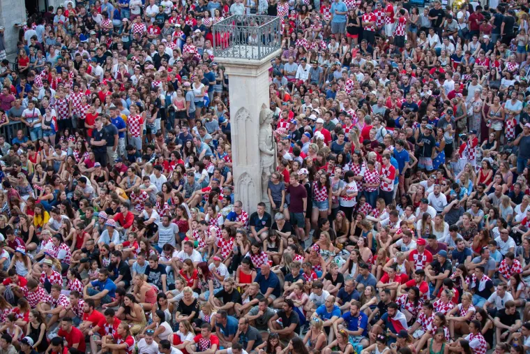 Prije 5 godina Hrvatska je gorjela! Mandžukić u 109.  minuti, odojak pred hotelom, suze Vatrenih. Prisjetite se
