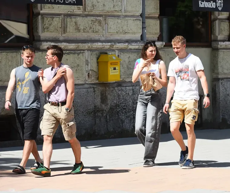 Jedna je djevojka uskom haljinom iznad koljena osvojila &scaron;picu