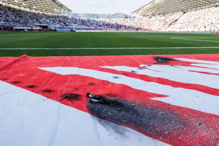 Travnjak Poljuda uništen u bakljadi: Pogledajte kako izgleda teren nakon derbija