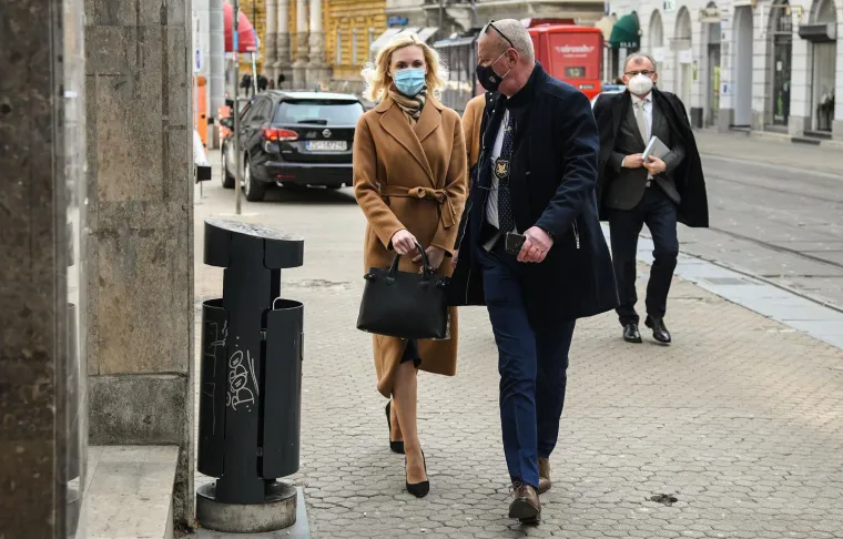 Natalija Prica dolazi na sjednicu  Predsjedništva Stranke rada i solidarnosti. 