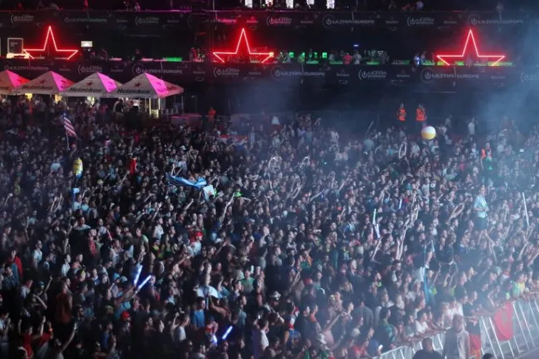 ULTRA ZATVORENA SPEKTAKULARNIM VATROMETOM: Ovako je izgledala zadnja večer velikog partyja u Splitu