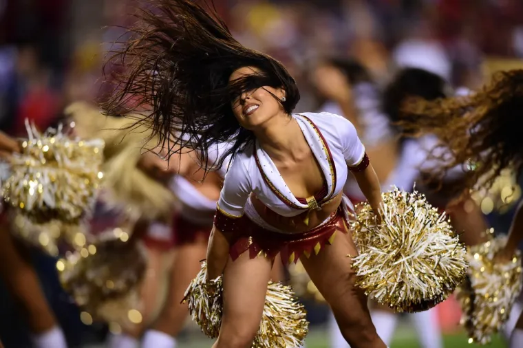 'Što droljastije izgledaš, to ćeš lakše upasti u cheerleaders ekipu, to je tako. Seksualno smo izložene'
