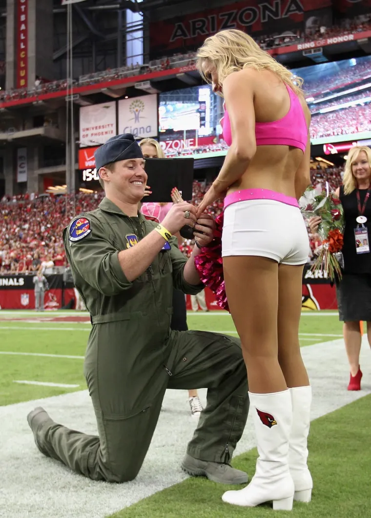 'Što droljastije izgledaš, to ćeš lakše upasti u cheerleaders ekipu, to je tako. Seksualno smo izložene'
