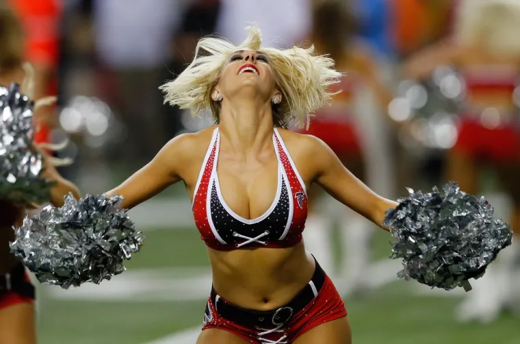 'Što droljastije izgledaš, to ćeš lakše upasti u cheerleaders ekipu, to je tako. Seksualno smo izložene'