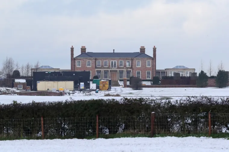 IZ MERSEISYDEA SE VIDI 'MINI VERSAILLES': Ovako izgleda megaluksuzna vila Rooneyjevih