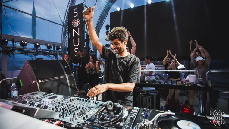 Kiša nije spriječila dolazak nekoliko desetaka tisuća ljudi na otvorenje trećeg Sonus festivala.