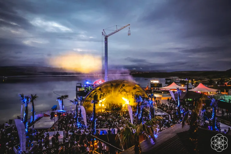 Kiša nije spriječila dolazak nekoliko desetaka tisuća ljudi na otvorenje trećeg Sonus festivala.
