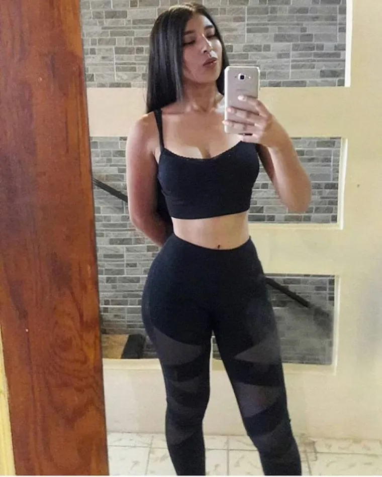 Dečke raspametila seksi prodavačica u lokalnoj trgovini, naravno da su odmah provalili njezin profil na Instagramu