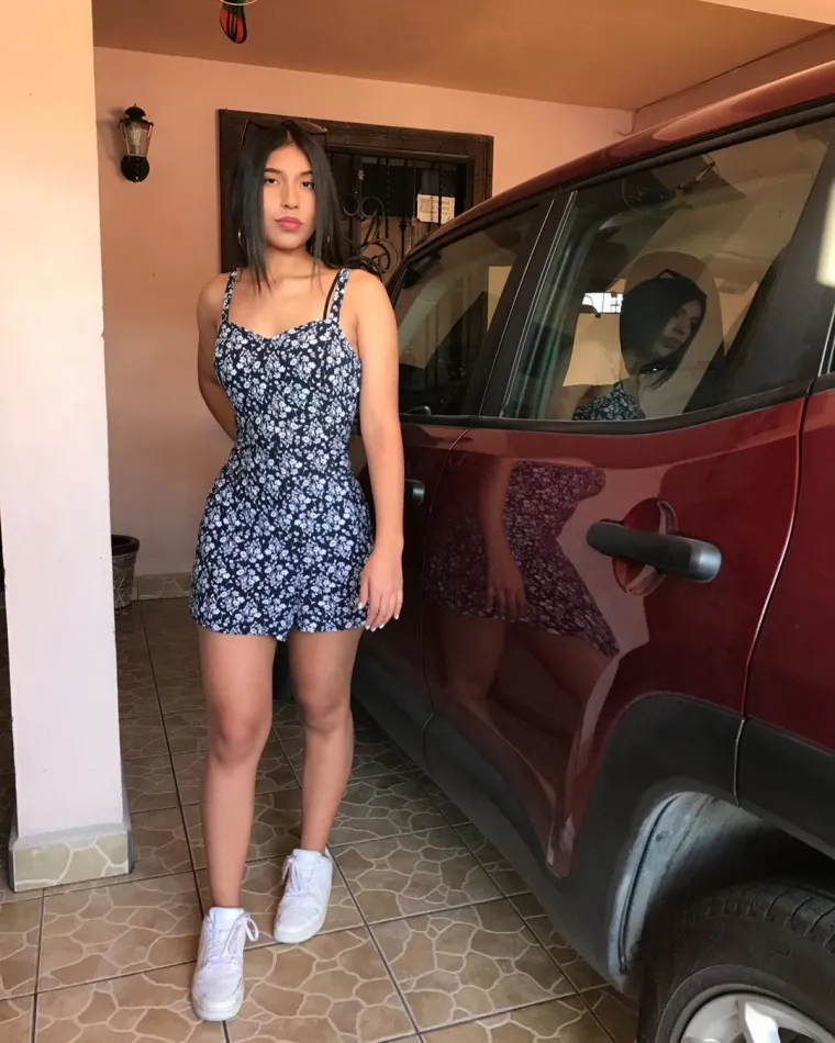 Dečke raspametila seksi prodavačica u lokalnoj trgovini, naravno da su odmah provalili njezin profil na Instagramu