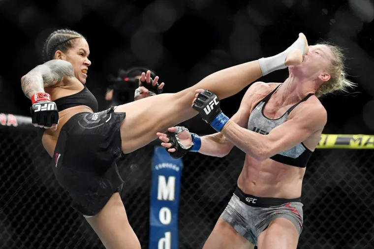 NAKON OVAKVOG NOKAUTA MOGLA SE SAMO NAKLONITI PUBLICI: Amanda Nunes dokazala je da je najveća borkinja svih vremena
