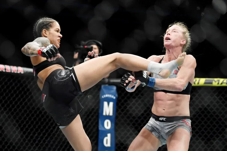 NAKON OVAKVOG NOKAUTA MOGLA SE SAMO NAKLONITI PUBLICI: Amanda Nunes dokazala je da je najveća borkinja svih vremena