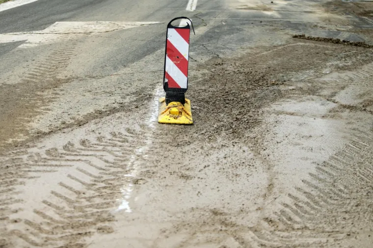 PUKNUĆE CIJEVI U NOVOM ZAGREBU: Stigla je cisterna koja opskrbljuje stanovnike vodom