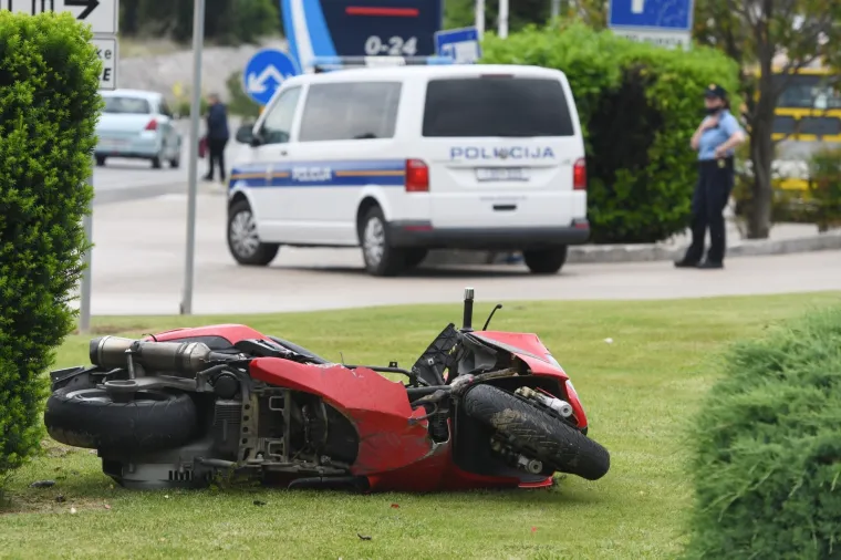 OZLIJEĐEN MOTOCIKLIST U ŠIBENIKU: Kamper mu je oduzeo prednost na Jadranskoj magistrali