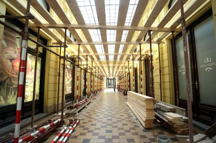 NOVO RUHO NAJPOZNATIJEG ZAGREBAČKOG PROLAZA: Postavljene su skele i započela prva faza obnove...
