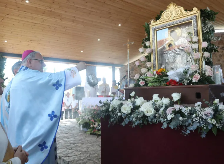 Janjetina za 40 eura, velike gužve i brojni suveniri. Ovako se u Vrpolju slavi Velika Gospa