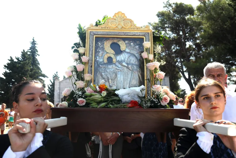 Janjetina za 40 eura, velike gužve i brojni suveniri. Ovako se u Vrpolju slavi Velika Gospa